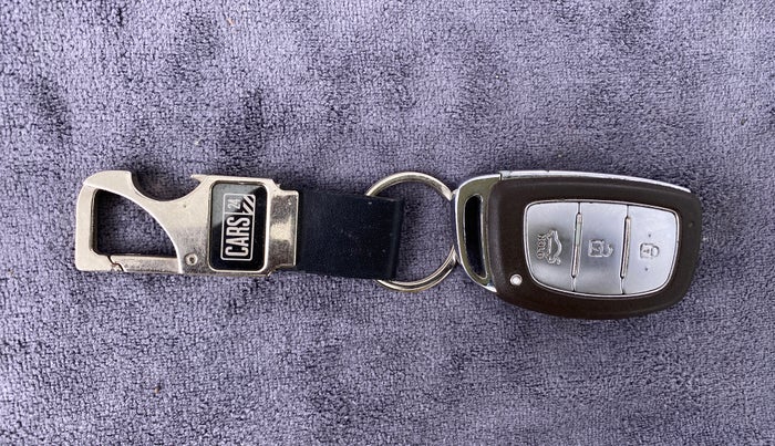 2015 Hyundai Verna FLUIDIC 1.6 SX CRDI, Diesel, Manual, 93,836 km, Key Close Up