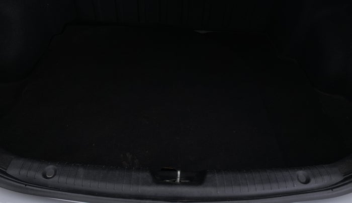 2015 Hyundai Verna FLUIDIC 1.6 SX CRDI, Diesel, Manual, 93,836 km, Boot Inside