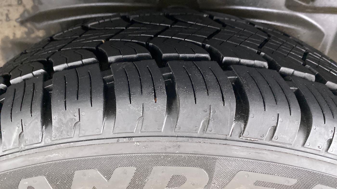 2017 Tata Hexa Varicor 400 XT, Diesel, Manual, 61,927 km, Left Rear Tyre Tread