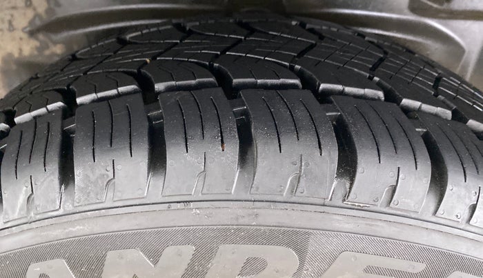 2017 Tata Hexa Varicor 400 XT, Diesel, Manual, 61,927 km, Left Rear Tyre Tread