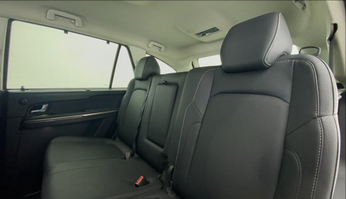2017 Tata Hexa Varicor 400 XT, Diesel, Manual, 61,927 km, Right Side Rear Door Cabin