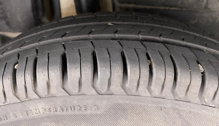 2017 Maruti Dzire VXI, Petrol, Manual, 49,022 km, Right Rear Tyre Tread