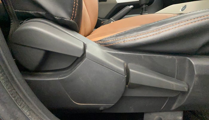 2022 Nissan MAGNITE XV MT, Petrol, Manual, 86,686 km, Driver Side Adjustment Panel