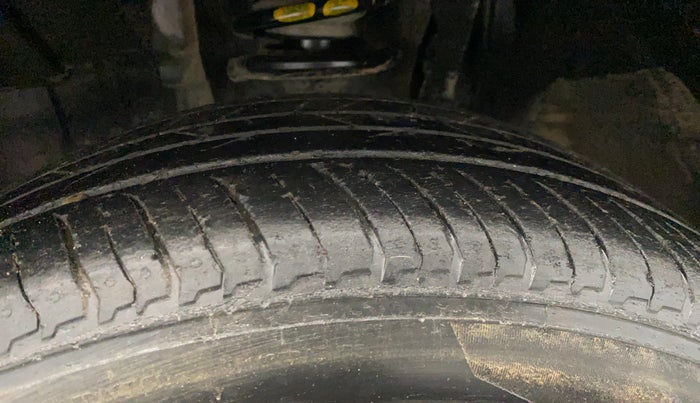 2022 Nissan MAGNITE XV MT, Petrol, Manual, 86,686 km, Left Front Tyre Tread