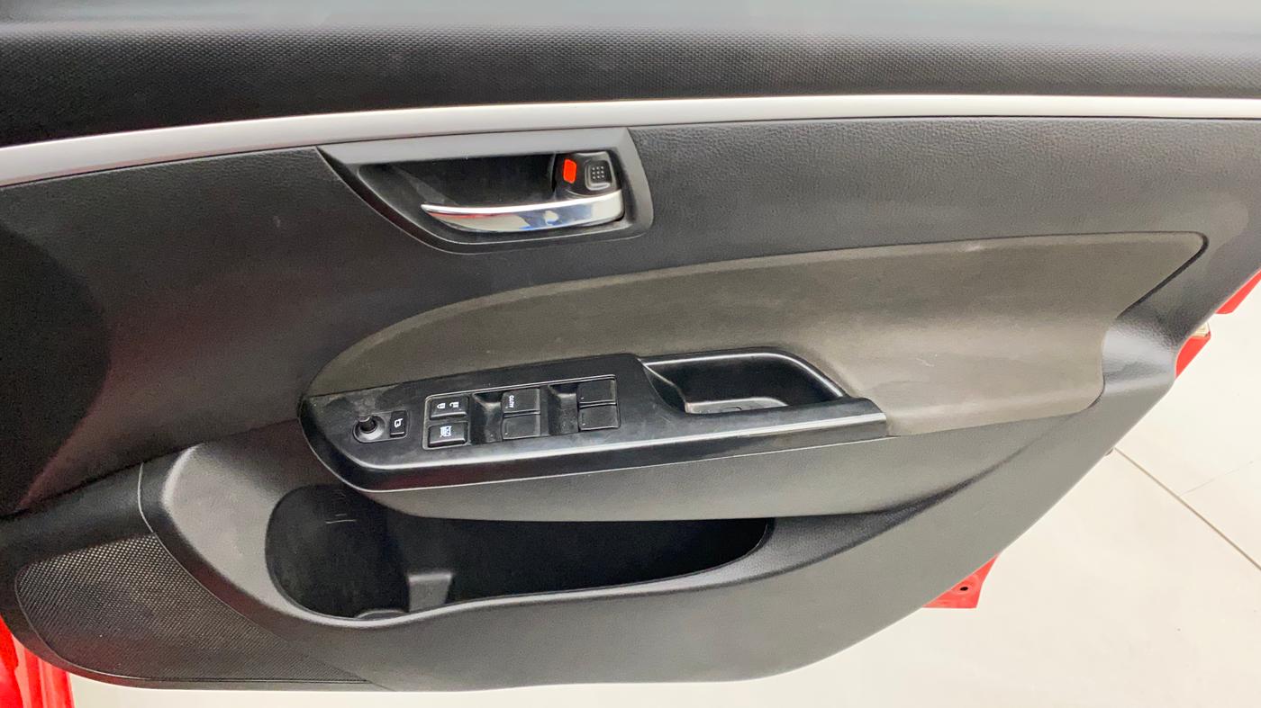 2017 Maruti Swift VXI O, Petrol, Manual, 40,089 km, Driver Side Door Panels Control