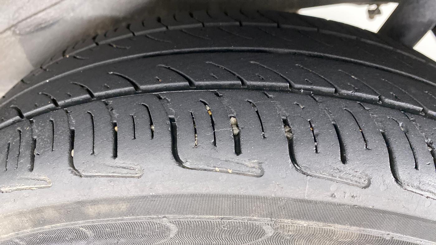 2015 Maruti Wagon R 1.0 VXI, Petrol, Manual, 74,082 km, Left Rear Tyre Tread