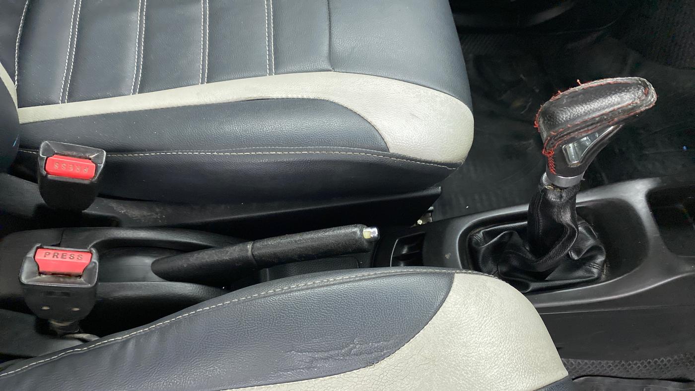 2015 Maruti Wagon R 1.0 VXI, Petrol, Manual, 74,082 km, Gear Lever