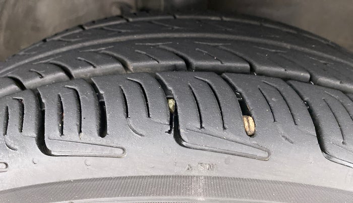 2015 Maruti Wagon R 1.0 VXI, Petrol, Manual, 74,082 km, Right Front Tyre Tread