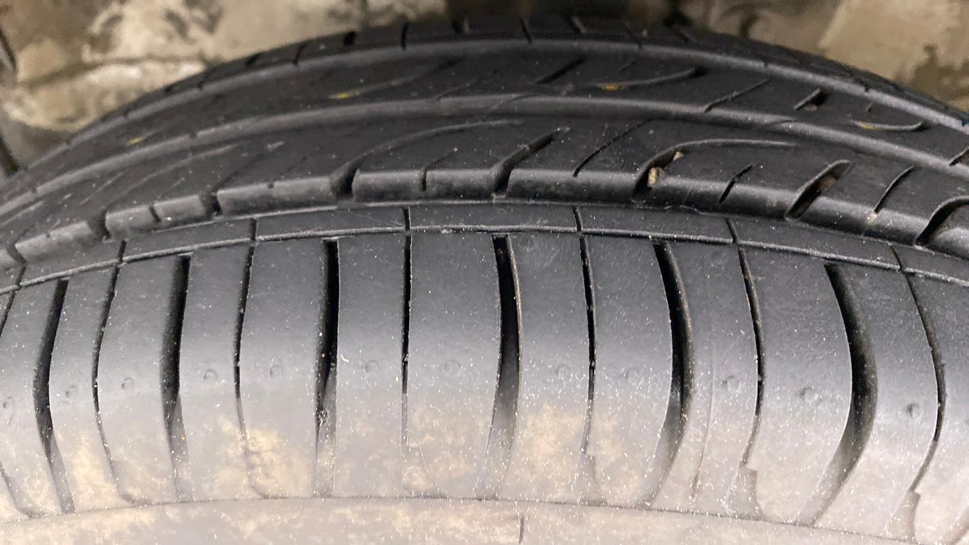 2016 Maruti Wagon R 1.0 VXI AMT, Petrol, Automatic, 55,421 km, Left Front Tyre Tread