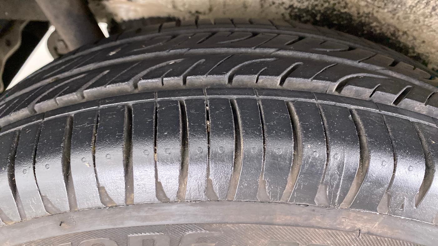 2016 Maruti Wagon R 1.0 VXI AMT, Petrol, Automatic, 55,421 km, Right Rear Tyre Tread