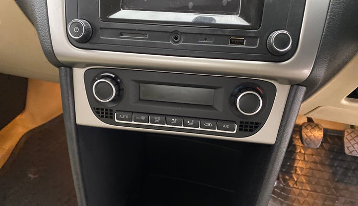 2017 Volkswagen Ameo HIGHLINE  PLUS 1.2, Petrol, Manual, 52,976 km, AC Unit - Directional switch has minor damage