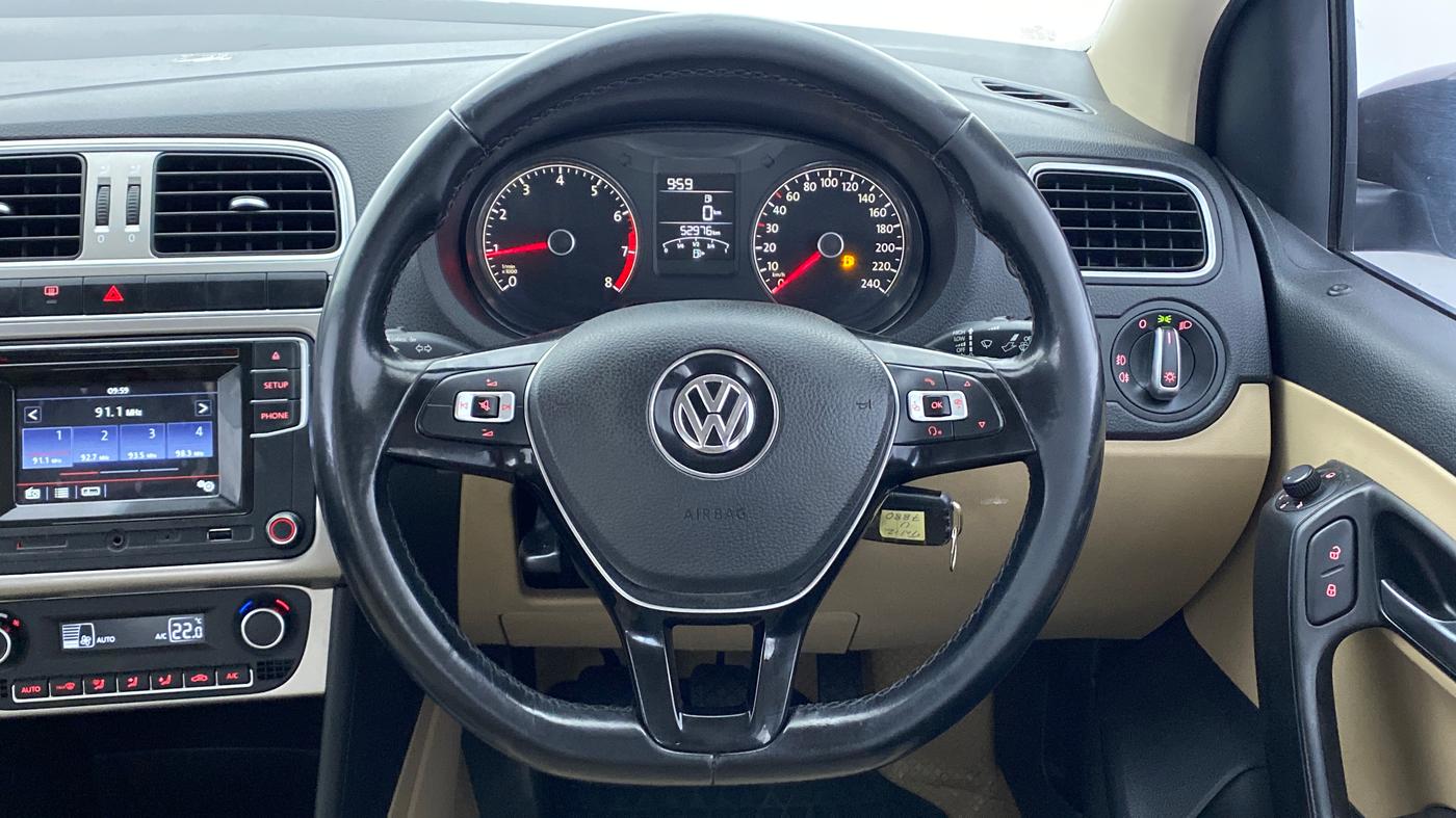 2017 Volkswagen Ameo HIGHLINE  PLUS 1.2, Petrol, Manual, 52,976 km, Steering Wheel Close Up