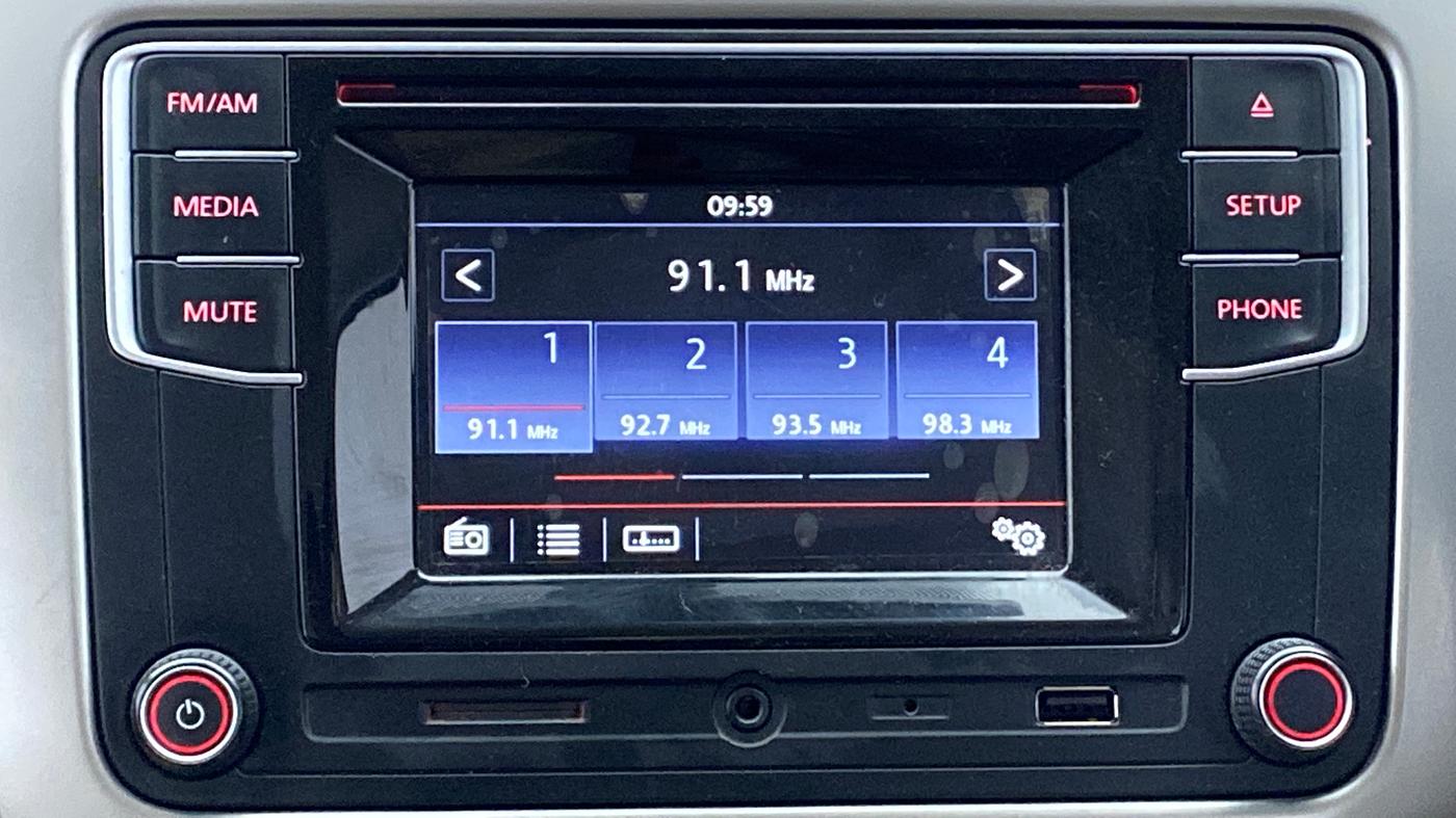 2017 Volkswagen Ameo HIGHLINE  PLUS 1.2, Petrol, Manual, 52,976 km, Infotainment System