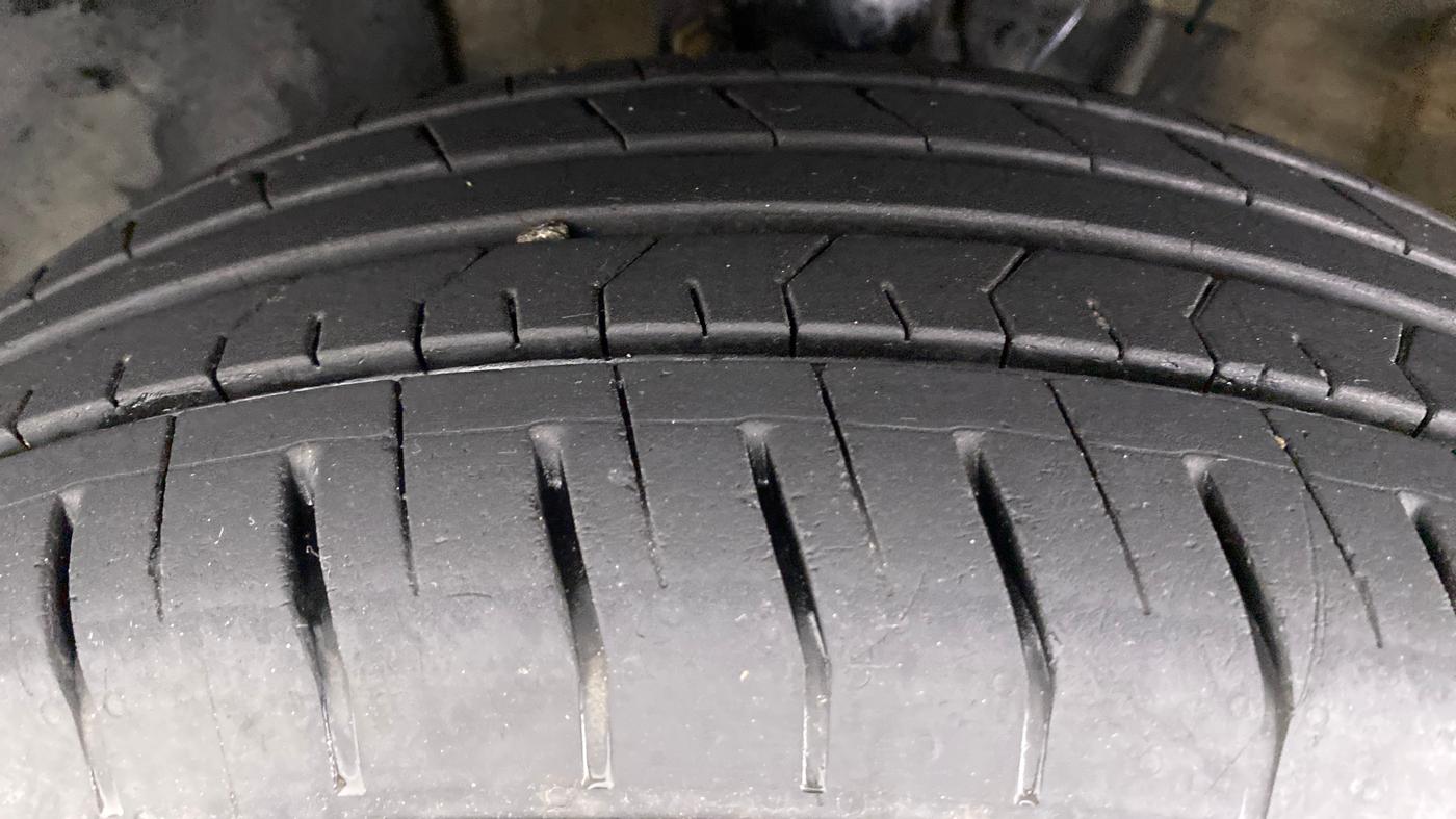 2020 Hyundai VENUE S MT 1.2 KAPPA, Petrol, Manual, 7,432 km, Left Front Tyre Tread