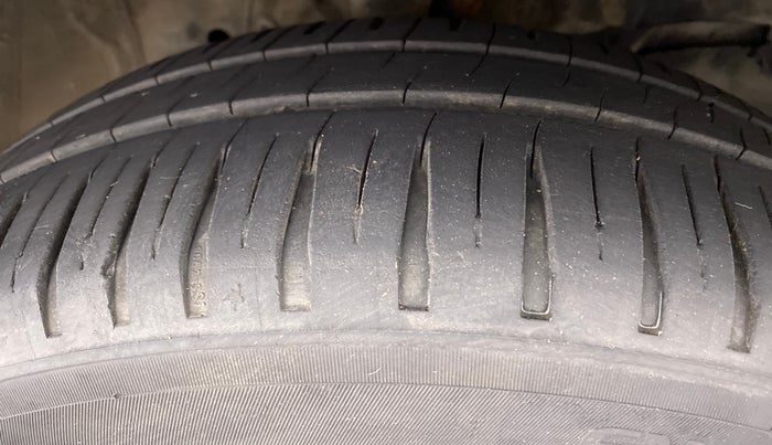2017 Honda Jazz 1.2 V AT, Petrol, Automatic, 76,014 km, Right Front Tyre Tread