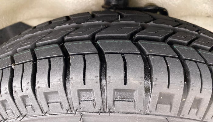 2018 Maruti Eeco 5 STR WITH AC PLUSHTR, Petrol, Manual, 35,368 km, Right Front Tyre Tread