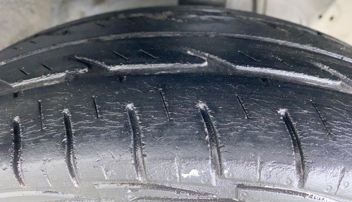 2014 Hyundai Eon ERA PLUS, Petrol, Manual, 34,240 km, Right Front Tyre Tread