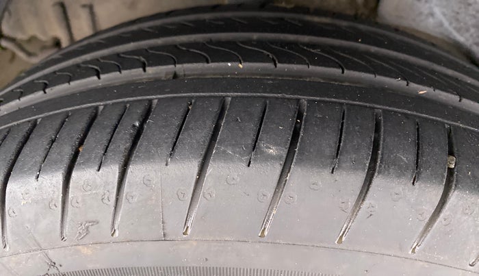 2015 Tata Bolt XM REVOTRON, Petrol, Manual, 73,760 km, Right Rear Tyre Tread