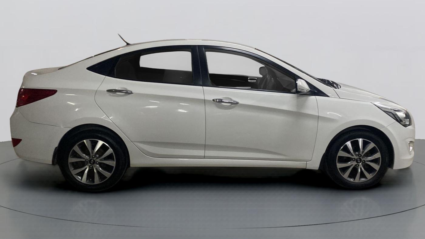 2015 Hyundai Verna FLUIDIC 1.6 SX CRDI, Diesel, Manual, 58,204 km, Right Side View