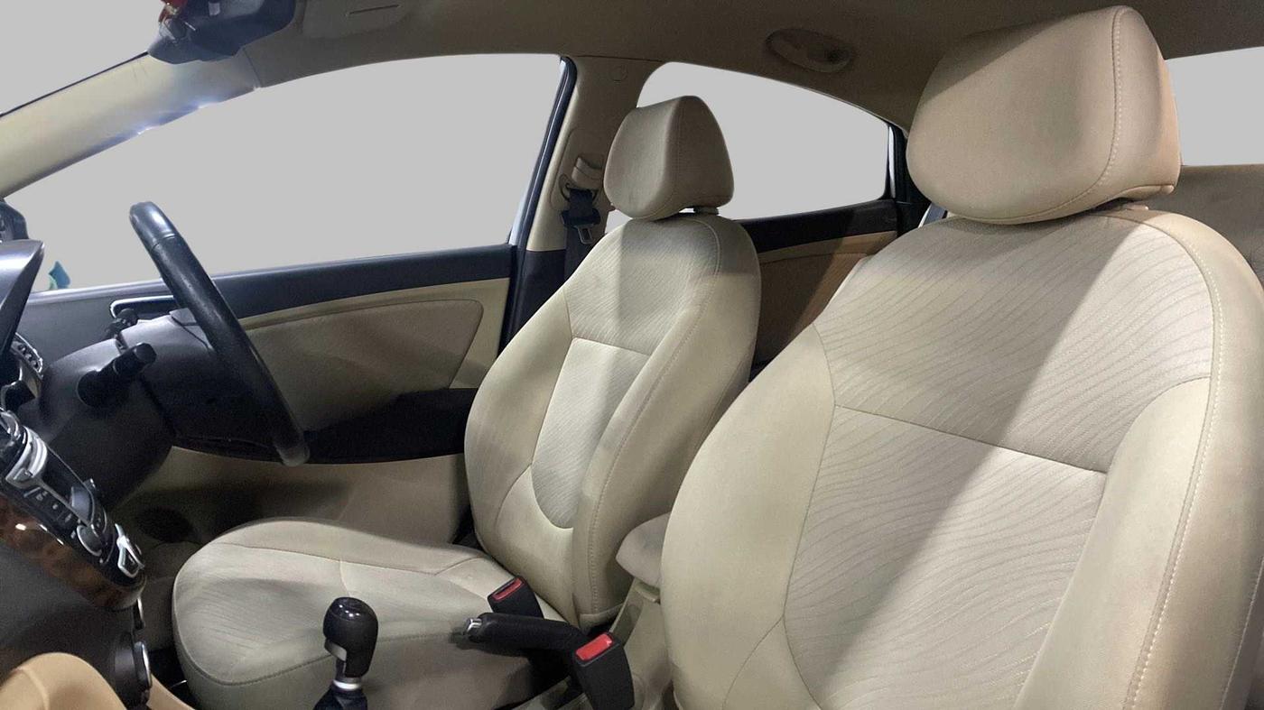 2015 Hyundai Verna FLUIDIC 1.6 SX CRDI, Diesel, Manual, 58,204 km, Right Side Front Door Cabin