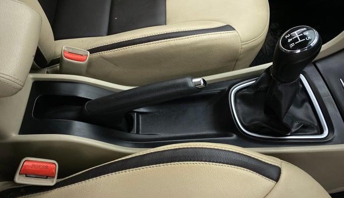 2016 Maruti Ciaz VXI PLUS, Petrol, Manual, 30,382 km, Gear Lever