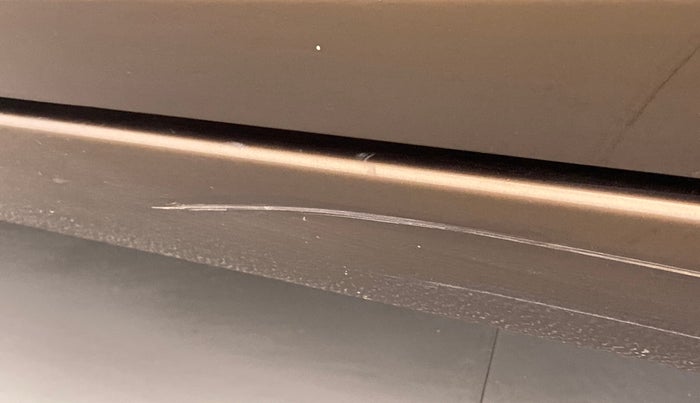 2016 Maruti Ciaz VXI PLUS, Petrol, Manual, 30,382 km, Left running board - Minor scratches