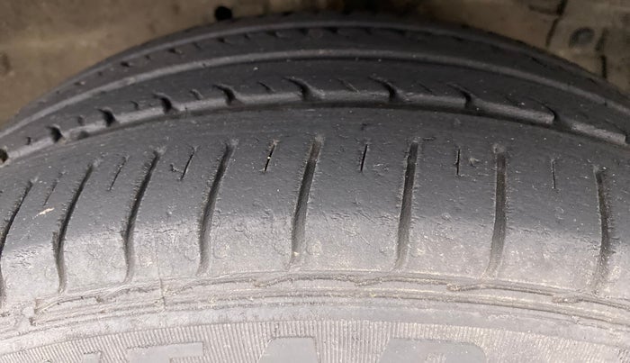 2016 Maruti Ciaz VXI PLUS, Petrol, Manual, 30,382 km, Right Front Tyre Tread