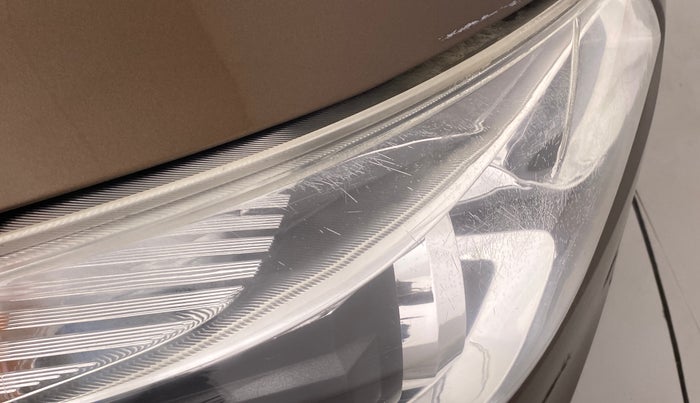 2016 Maruti Ciaz VXI PLUS, Petrol, Manual, 30,382 km, Right headlight - Minor scratches
