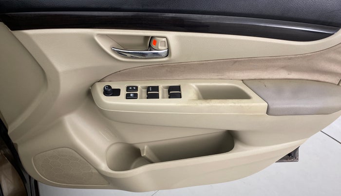 2016 Maruti Ciaz VXI PLUS, Petrol, Manual, 30,382 km, Driver Side Door Panels Control