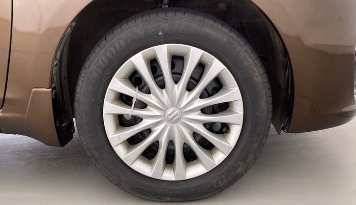 2016 Maruti Ciaz VXI PLUS, Petrol, Manual, 30,382 km, Right Front Wheel