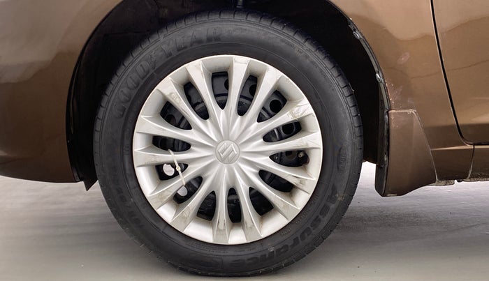 2016 Maruti Ciaz VXI PLUS, Petrol, Manual, 30,382 km, Left Front Wheel