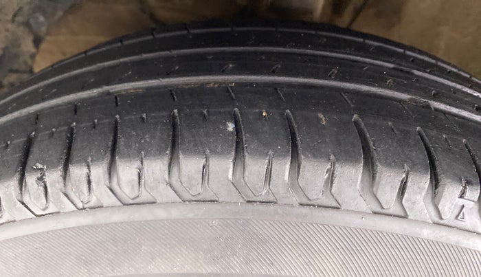 2017 Maruti Dzire VXI AMT, Petrol, Automatic, 43,004 km, Left Front Tyre Tread