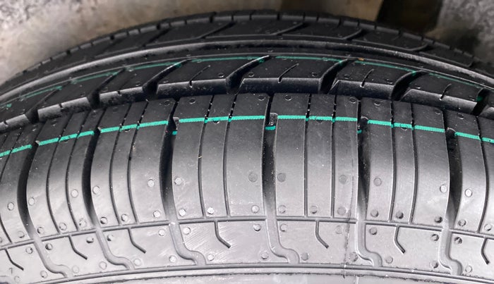 2017 Maruti Dzire VXI AMT, Petrol, Automatic, 43,004 km, Left Rear Tyre Tread