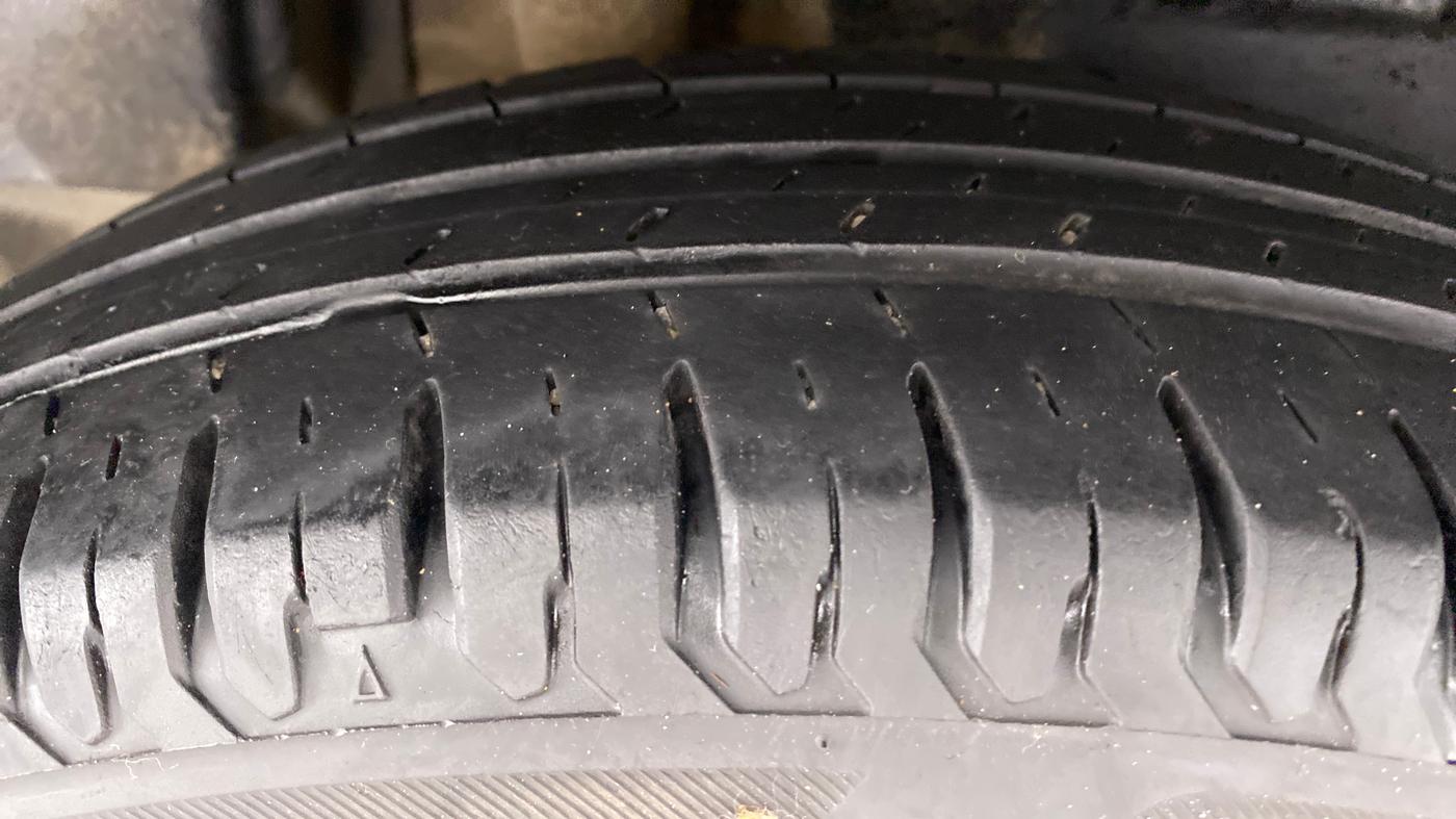 2017 Maruti Dzire VXI AMT, Petrol, Automatic, 43,004 km, Right Rear Tyre Tread