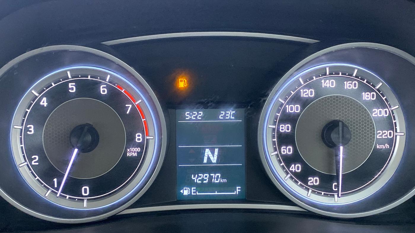 2017 Maruti Dzire VXI AMT, Petrol, Automatic, 43,004 km, Odometer Image