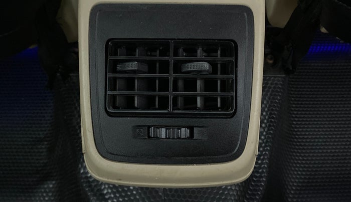 2017 Maruti Dzire VXI AMT, Petrol, Automatic, 43,004 km, Rear AC Vents