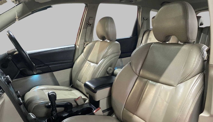 2015 Mahindra XUV500 W10 FWD, Diesel, Manual, 96,796 km, Right Side Front Door Cabin