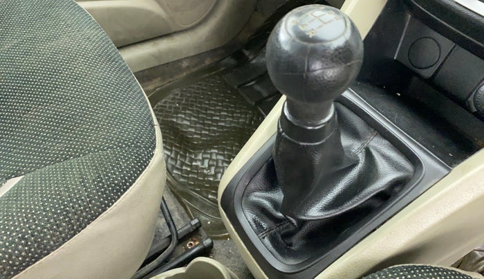 2017 Maruti Celerio VXI CNG OPT, CNG, Manual, 47,075 km, Gear lever - Knob cover torn