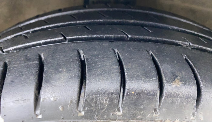 2017 Maruti Celerio VXI CNG OPT, CNG, Manual, 47,075 km, Right Front Tyre Tread