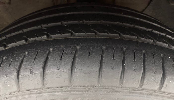2016 Hyundai Elite i20 ASTA 1.2 (O), Petrol, Manual, 28,026 km, Right Front Tyre Tread