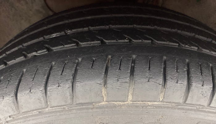 2016 Hyundai Elite i20 ASTA 1.2 (O), Petrol, Manual, 28,026 km, Left Front Tyre Tread