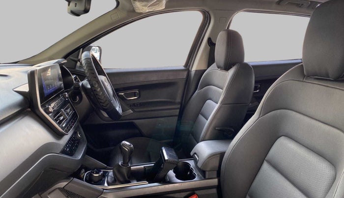 2020 Tata Harrier XZ PLUS 2.0L DARK EDITION, Diesel, Manual, 44,829 km, Right Side Front Door Cabin