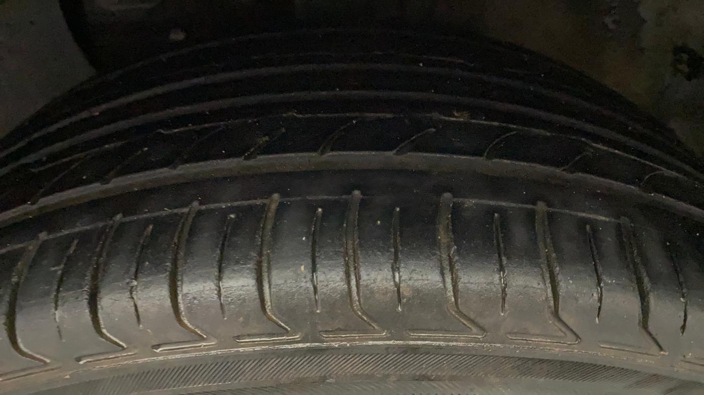 2017 Hyundai Elite i20 ASTA 1.2 (O), Petrol, Manual, 52,163 km, Left Front Tyre Tread