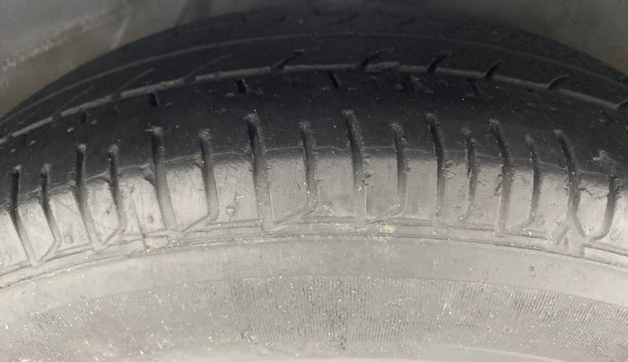 2015 Hyundai i10 MAGNA 1.1 IRDE2, Petrol, Manual, 27,420 km, Right Front Tyre Tread