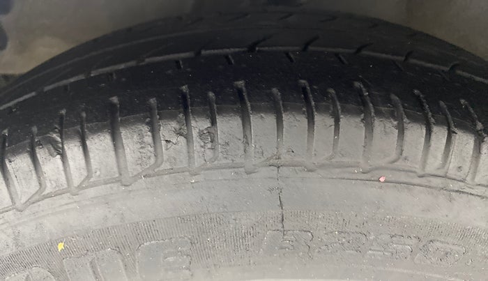 2015 Hyundai i10 MAGNA 1.1 IRDE2, Petrol, Manual, 27,420 km, Left Front Tyre Tread