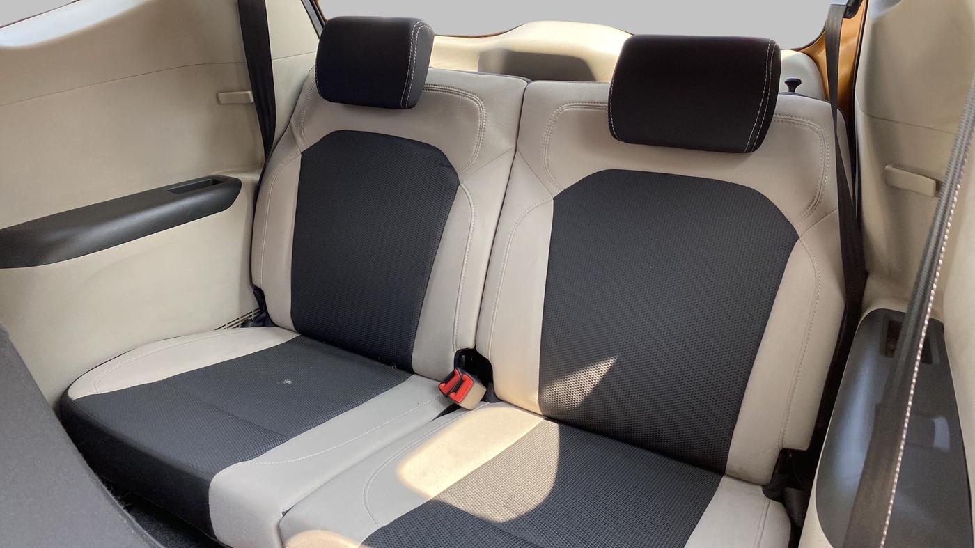 2019 Renault TRIBER 1.0 RXT, Petrol, Manual, 10,231 km, Third Seat Row ( optional )