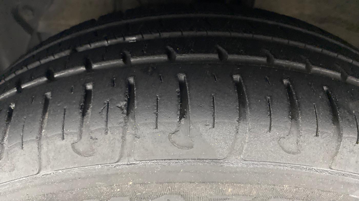 2017 Hyundai Grand i10 SPORTZ (O) 1.2 AT VTVT, Petrol, Automatic, 9,962 km, Left Front Tyre Tread