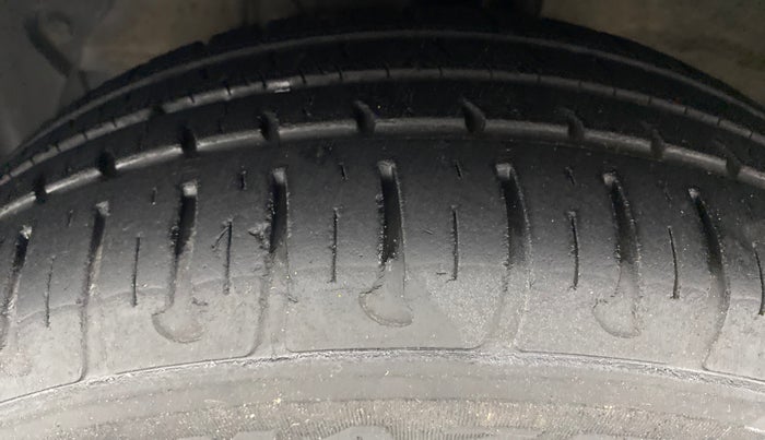 2017 Hyundai Grand i10 SPORTZ (O) 1.2 AT VTVT, Petrol, Automatic, 9,962 km, Left Front Tyre Tread