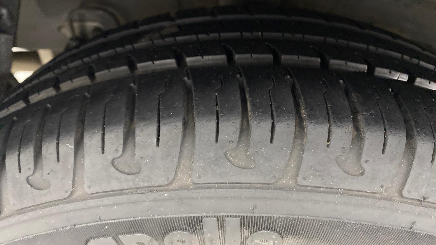 2017 Hyundai Grand i10 SPORTZ (O) 1.2 AT VTVT, Petrol, Automatic, 9,962 km, Right Rear Tyre Tread