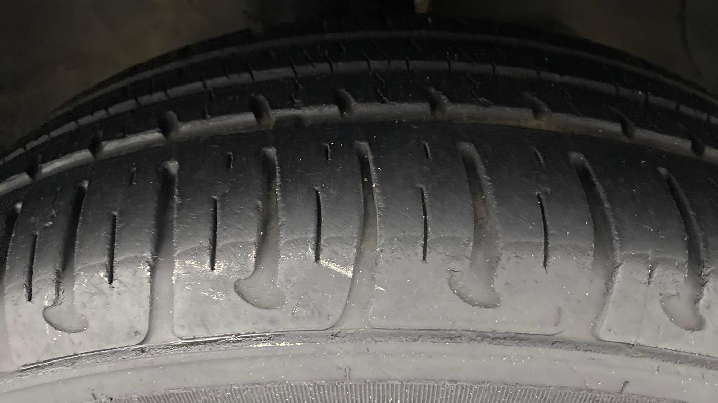 2017 Hyundai Grand i10 SPORTZ (O) 1.2 AT VTVT, Petrol, Automatic, 9,962 km, Right Front Tyre Tread